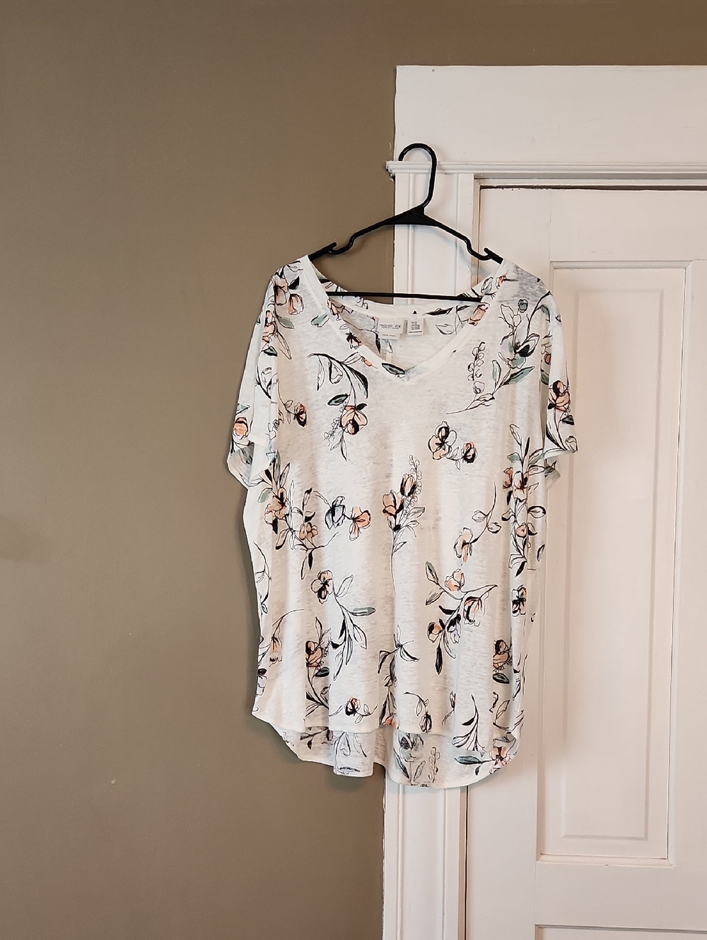 Rachel Zoe Floral Short-Sleeve V-Neck Top in Cream and Peach